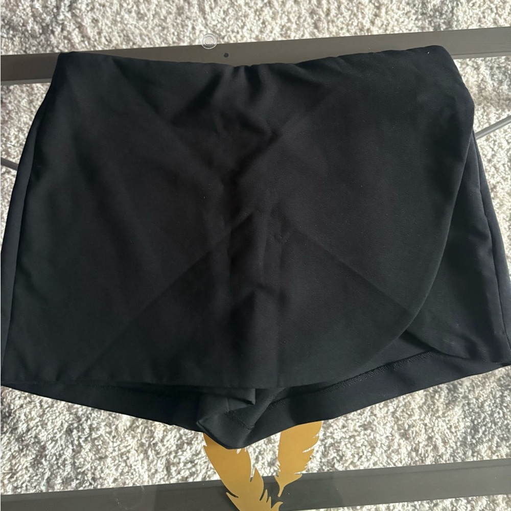 Zara Women's Black Skorts